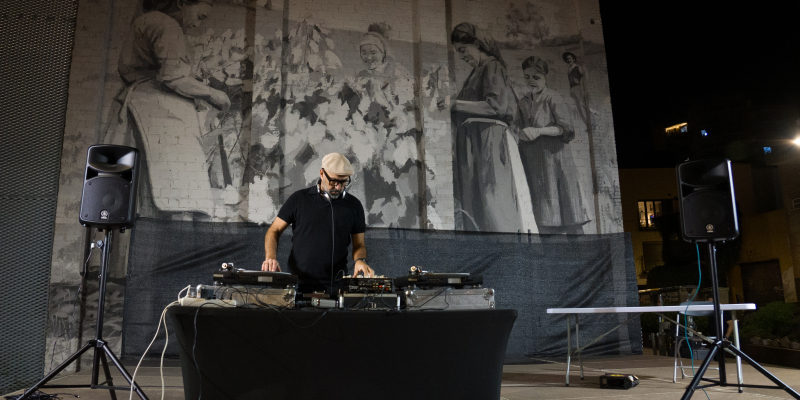 SHAKE A LEG. DJ NIGHT